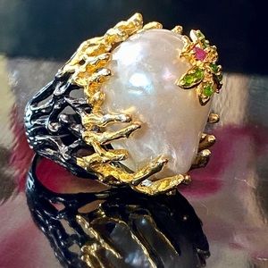 Attention-Getting Geniune Pearl Ring with Gems